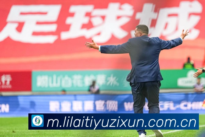 从归化先锋到锋线传奇足球艾克森如何持续改写中国队进攻命运轨迹战术观察-深度解析 从归化先锋到锋线传奇足球艾克森如何持续改写中国队进攻命运轨迹战术观察-深度解析